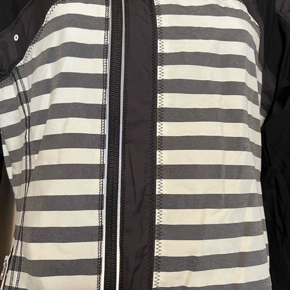 Lululemon Run Get Up And Glow Jacket! - Picture 8 of 13